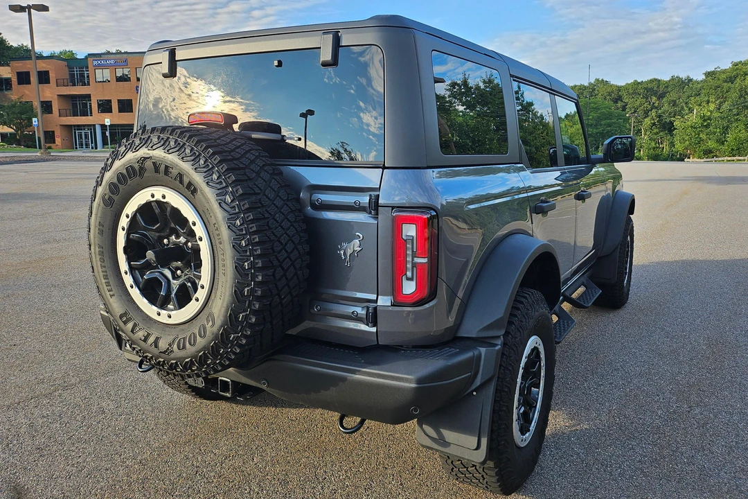 2023 Ford Bronco 6th Gen - Image 4 of 31