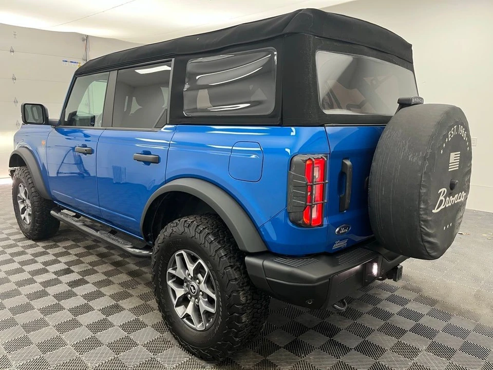 2023 Ford Bronco 6th Gen - Image 9 of 12
