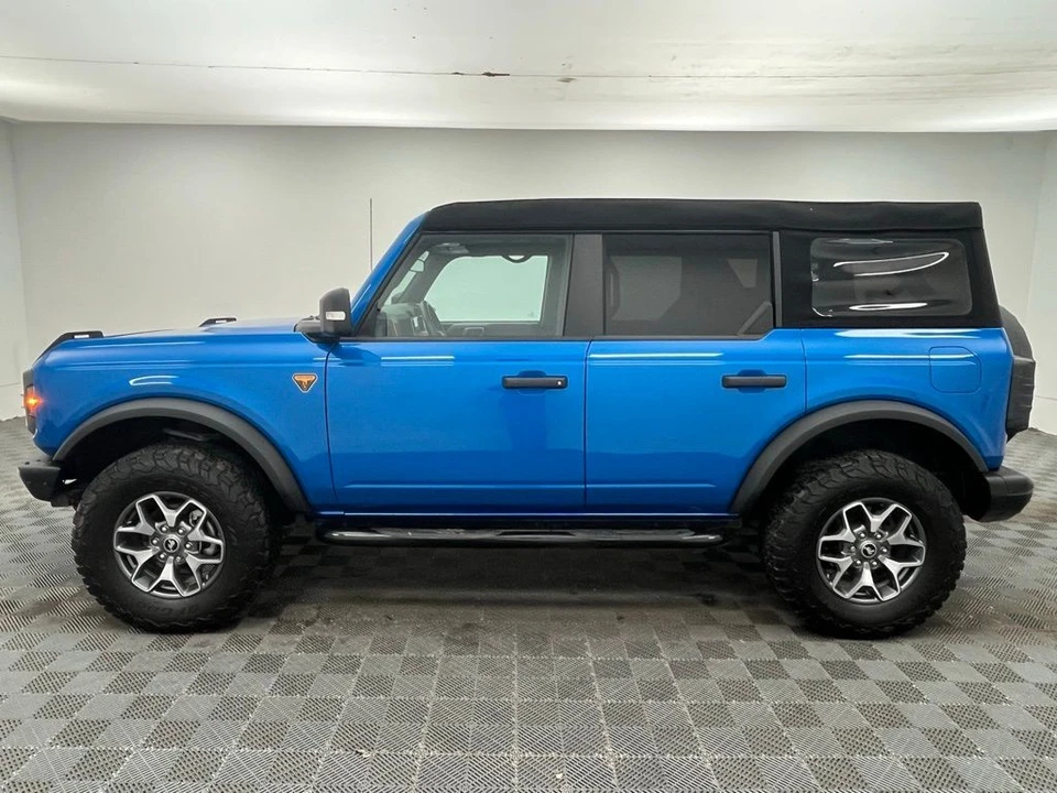 2023 Ford Bronco 6th Gen - Image 10 of 12