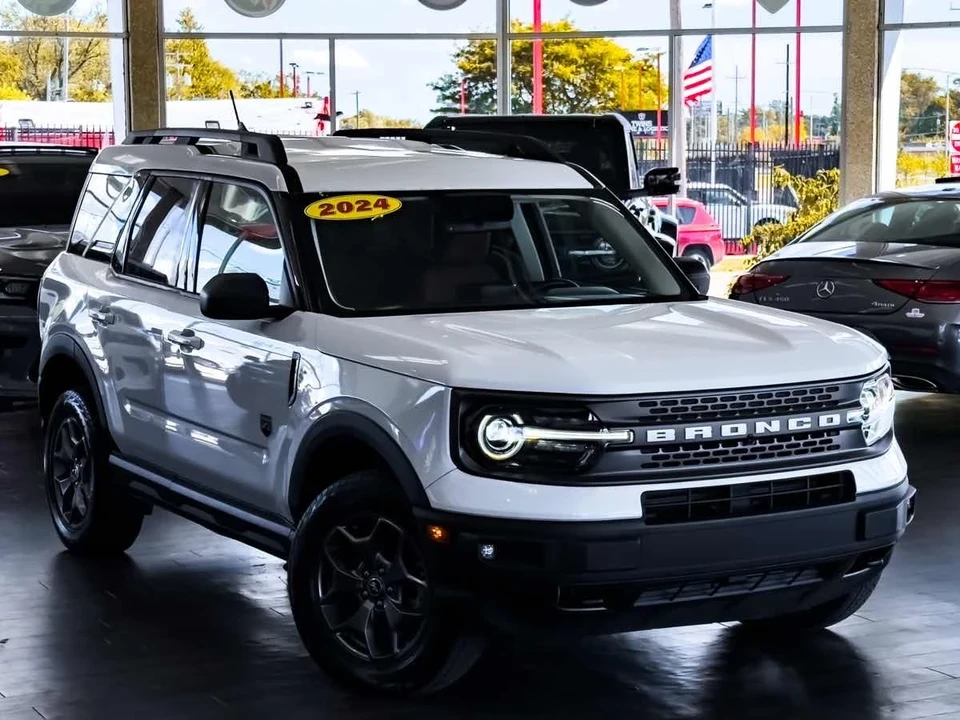 2023 Ford Bronco 6th Gen - Image 2 of 12