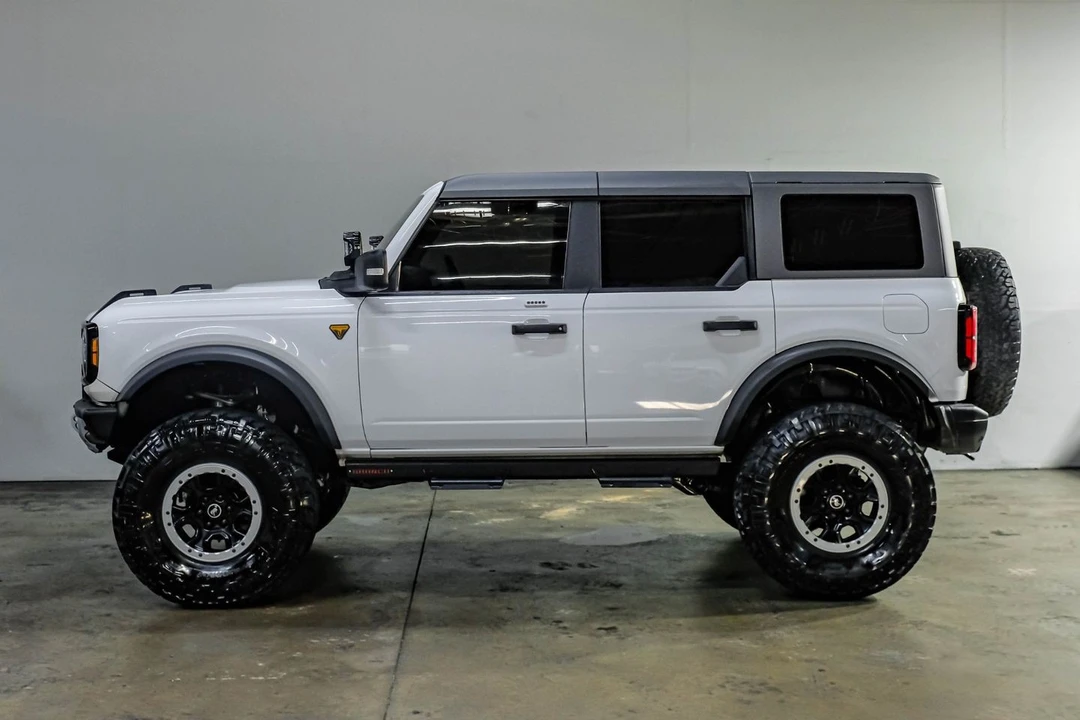 2023 Ford Bronco 6th Gen - Image 16 of 31