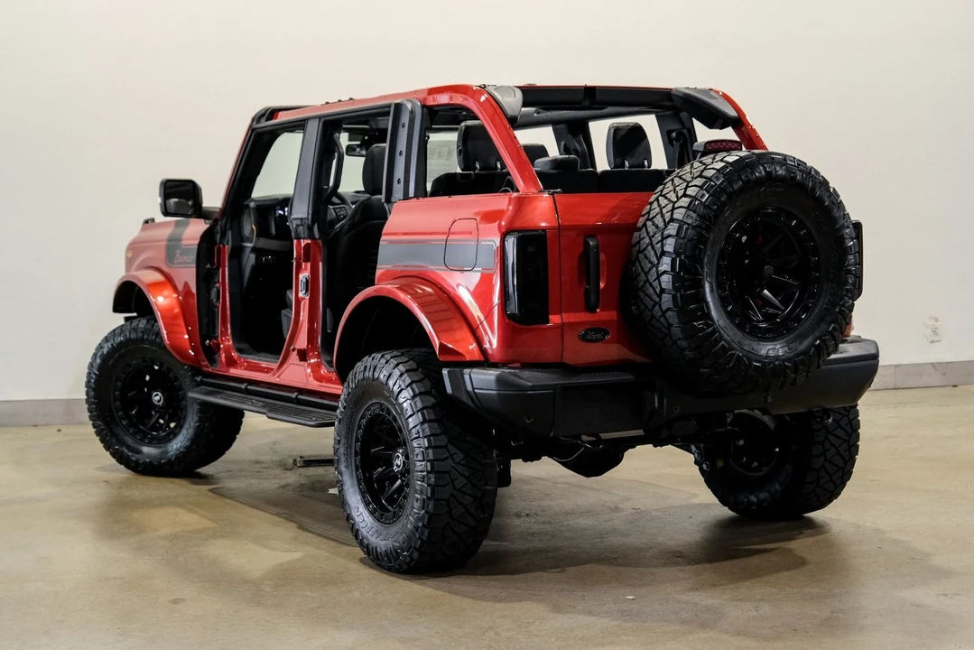 2023 Ford Bronco 6th Gen - Image 10 of 12