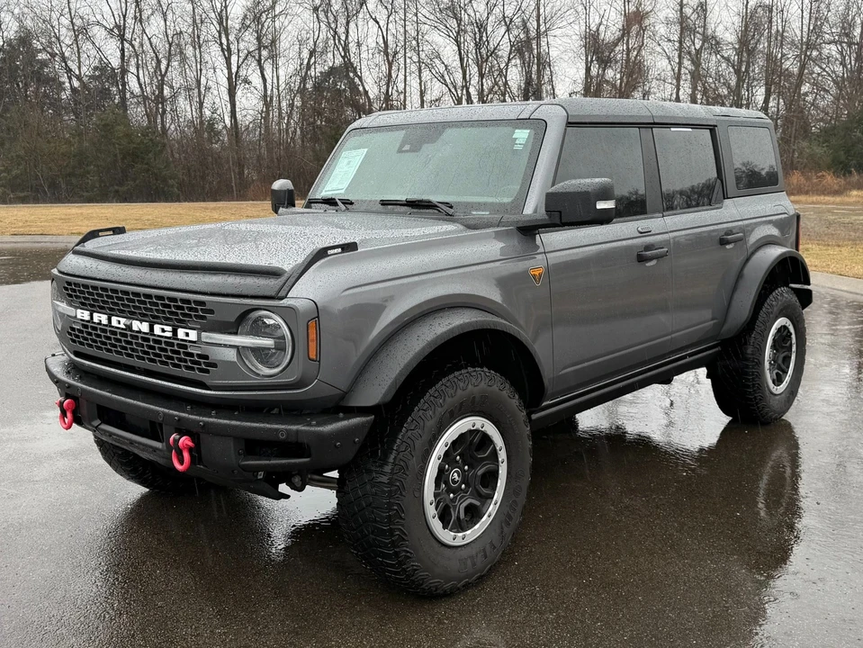 2023 Ford Bronco 6th Gen - Image 2 of 12
