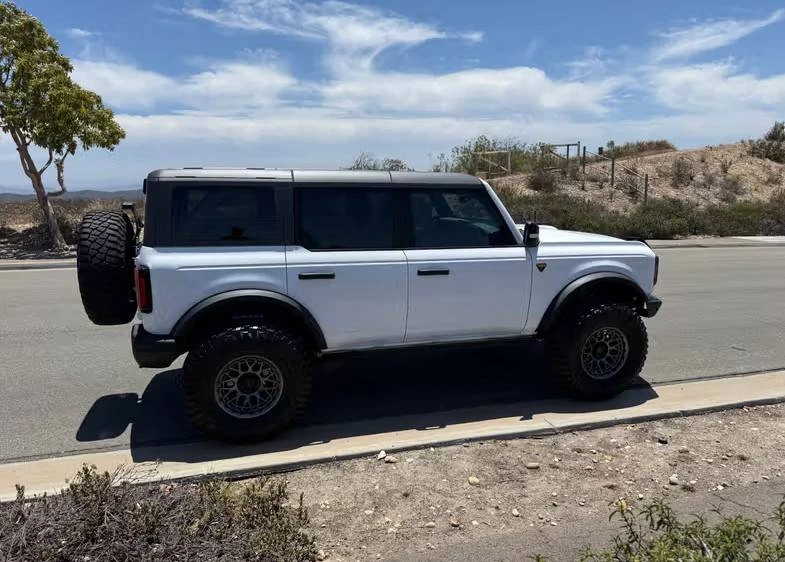 2023 Ford Bronco 6th Gen - Image 10 of 13