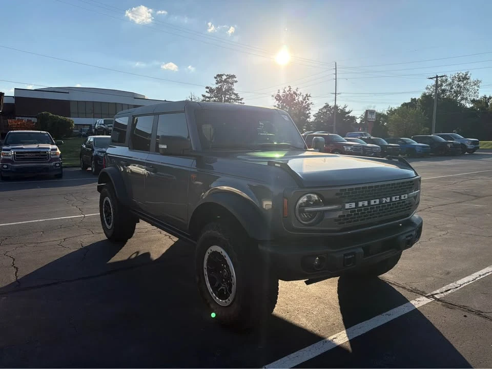 2023 Ford Bronco 6th Gen - Image 2 of 2