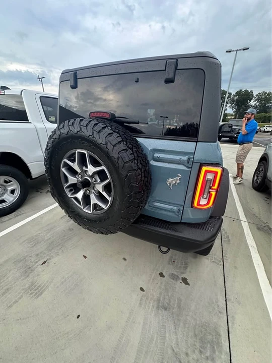 2023 Ford Bronco 6th Gen - Image 9 of 10