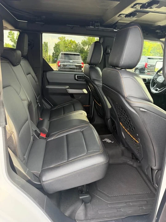 2023 Ford Bronco 6th Gen - Image 9 of 10