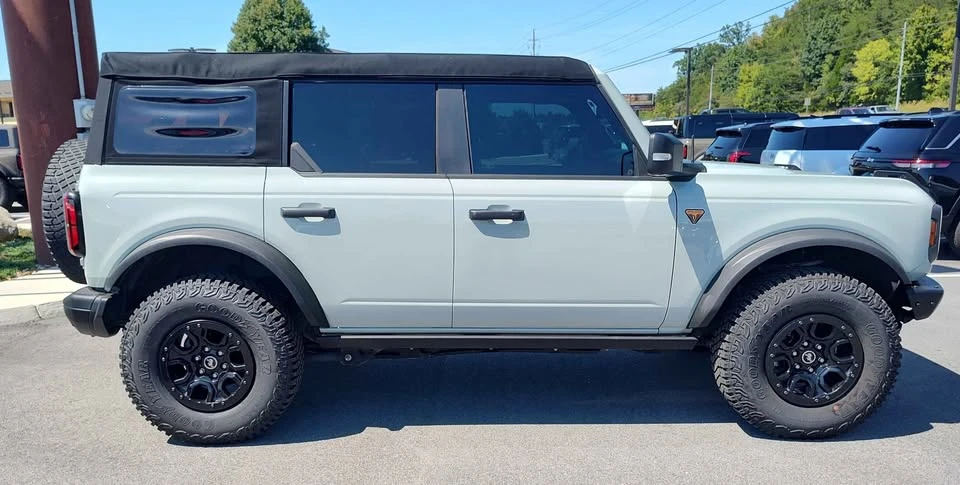 2023 Ford Bronco 6th Gen - Image 2 of 13