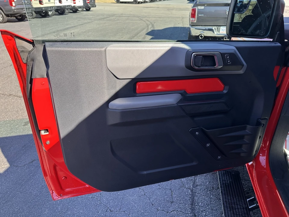 2023 Ford Bronco 6th Gen - Image 9 of 12