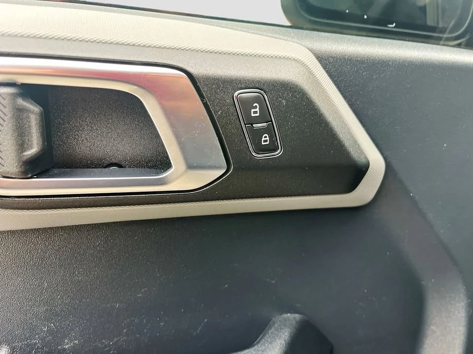2023 Ford Bronco 6th Gen - Image 15 of 18