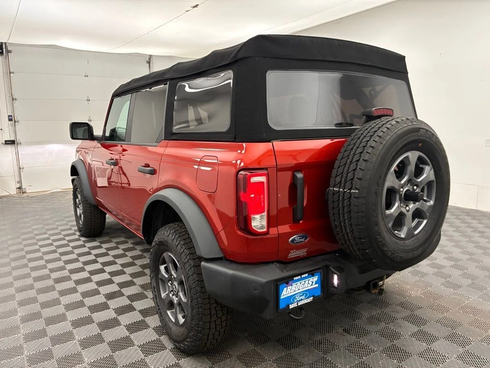 2023 Ford Bronco 6th Gen - Image 9 of 12