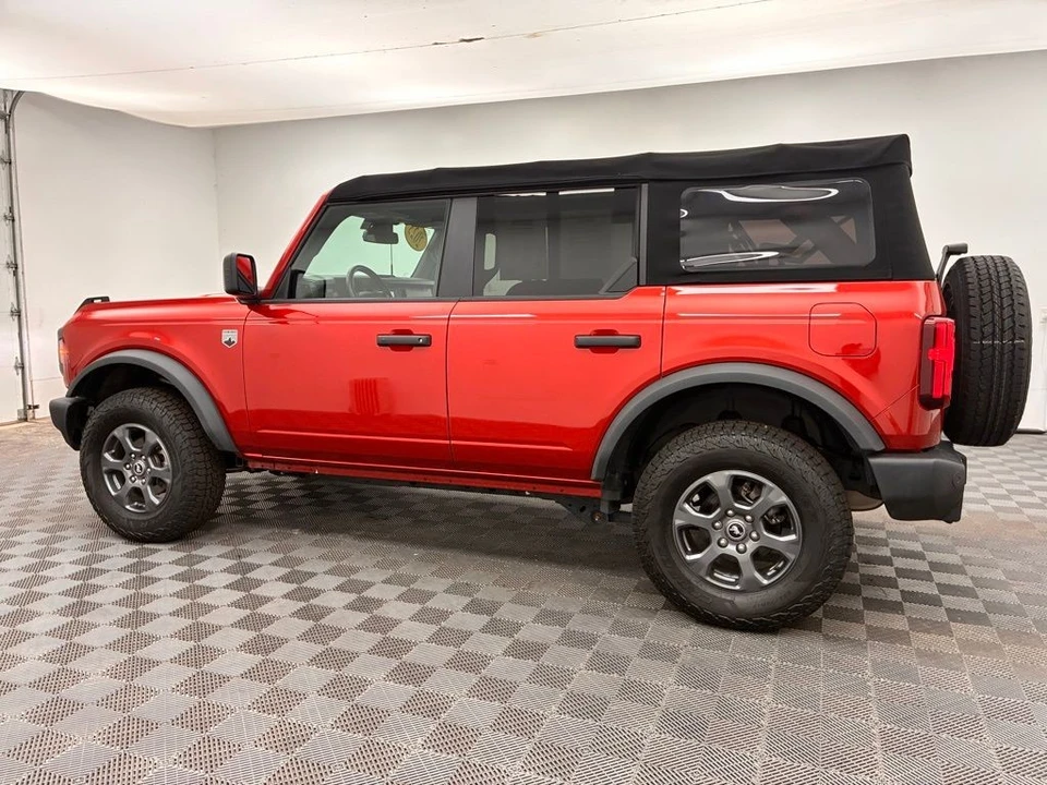 2023 Ford Bronco 6th Gen - Image 10 of 12