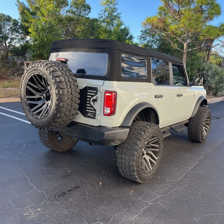 2023 Ford Bronco 6th Gen - Image 9 of 12