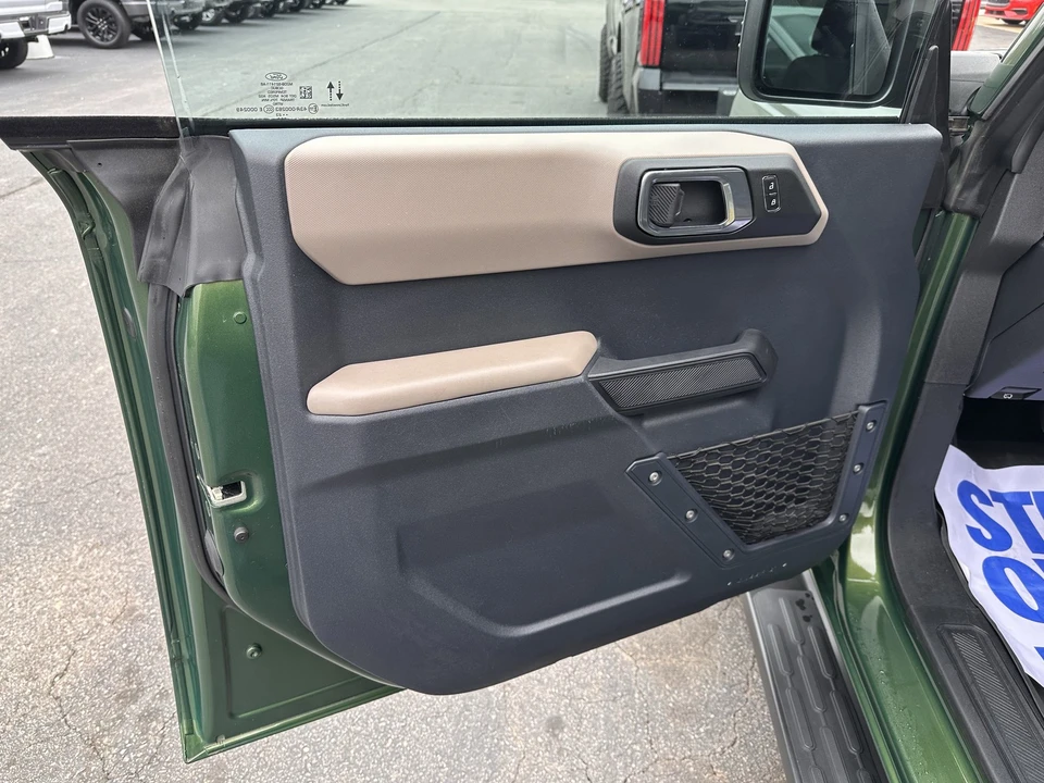 2023 Ford Bronco 6th Gen - Image 9 of 12