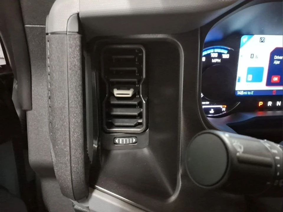 2023 Ford Bronco 6th Gen - Image 17 of 27