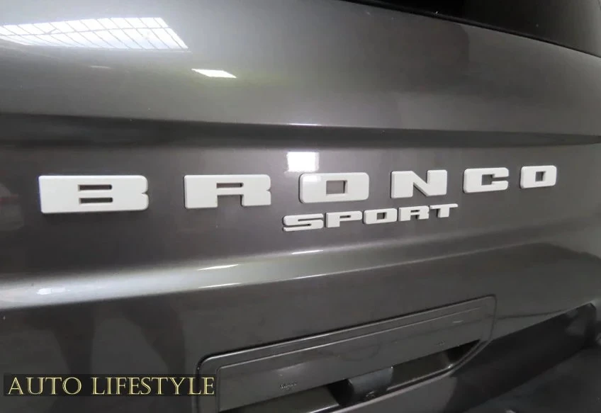 2023 Ford Bronco 6th Gen - Image 15 of 31