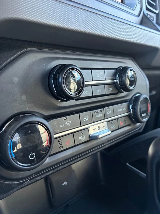2023 Ford Bronco 6th Gen - Image 10 of 11