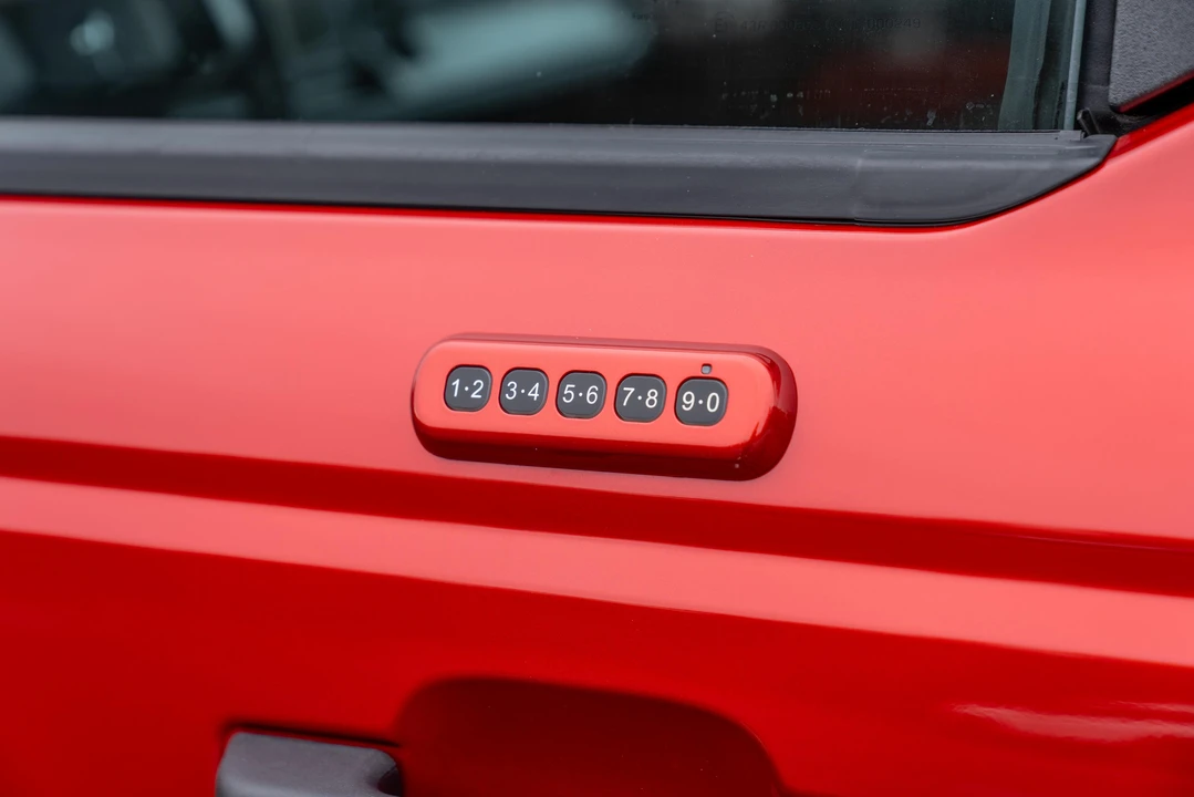 2023 Ford Bronco 6th Gen - Image 26 of 31
