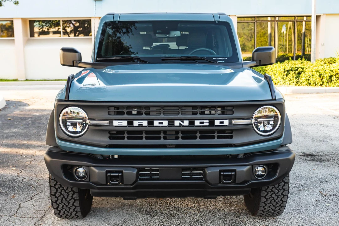 2023 Ford Bronco 6th Gen - Image 2 of 31
