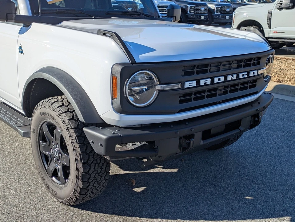 2023 Ford Bronco 6th Gen - Image 10 of 12