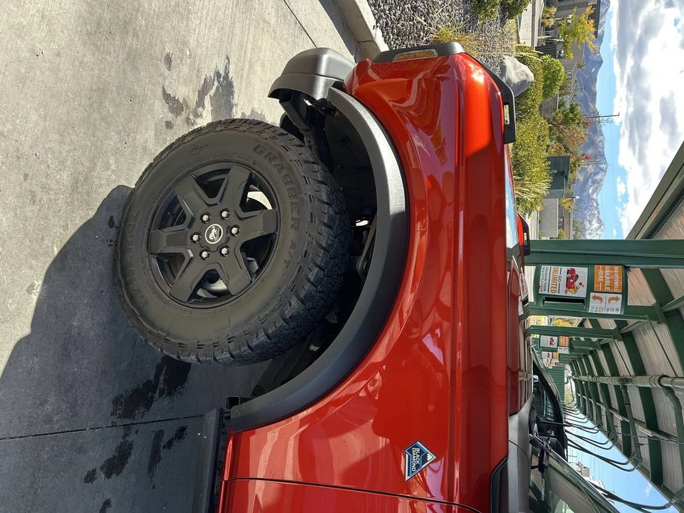 2023 Ford Bronco 6th Gen - Image 9 of 13