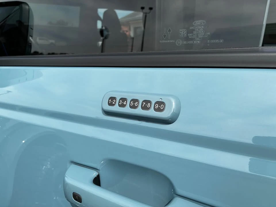 2023 Ford Bronco 6th Gen - Image 5 of 16