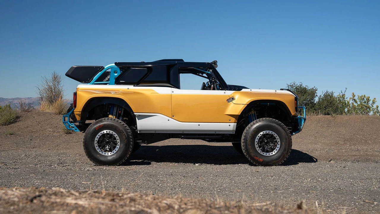 2023 Ford Bronco Raptor 6th Gen - Image 2 of 31