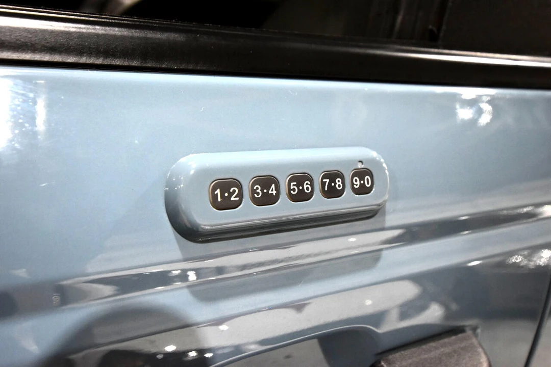 2023 Ford Bronco 6th Gen - Image 19 of 21