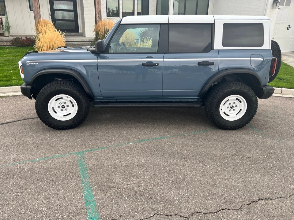 2023 Ford Bronco 6th Gen - Image 10 of 31