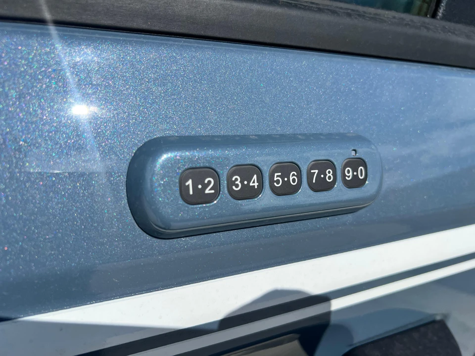 2023 Ford Bronco 6th Gen - Image 17 of 31