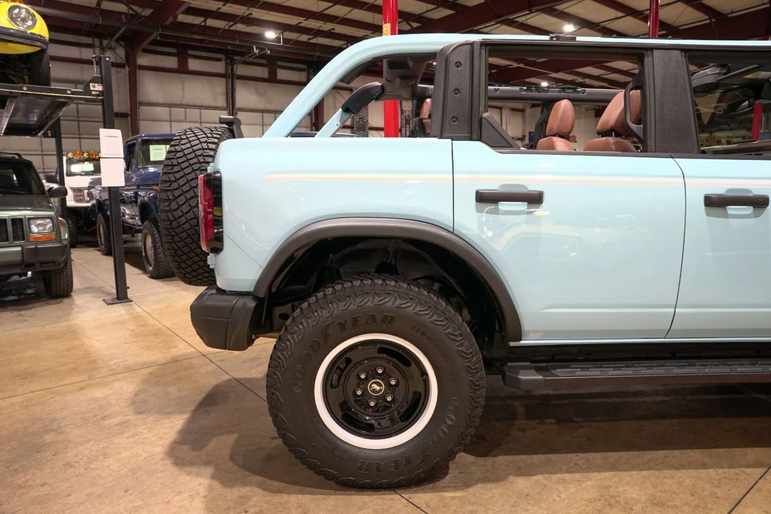 2023 Ford Bronco 6th Gen - Image 9 of 31