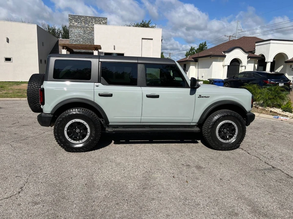2023 Ford Bronco 6th Gen - Image 5 of 10