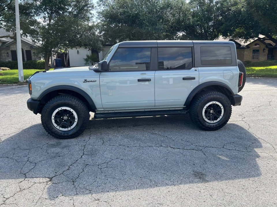 2023 Ford Bronco 6th Gen - Image 2 of 10