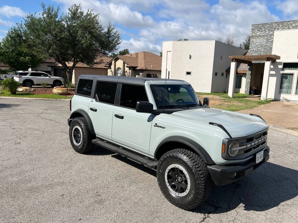 2023 Ford Bronco 6th Gen - Image 6 of 10