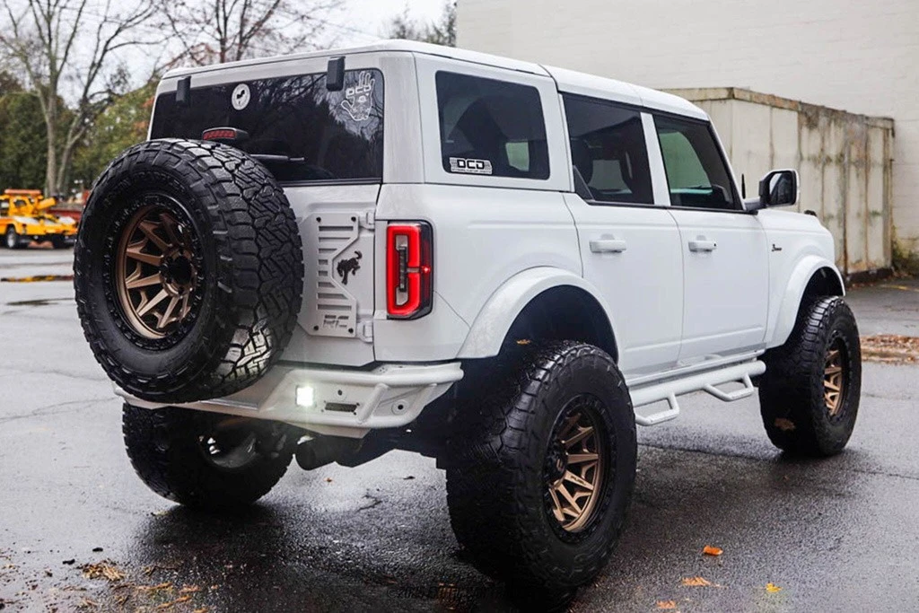 2023 Ford Bronco 6th Gen - Image 8 of 12