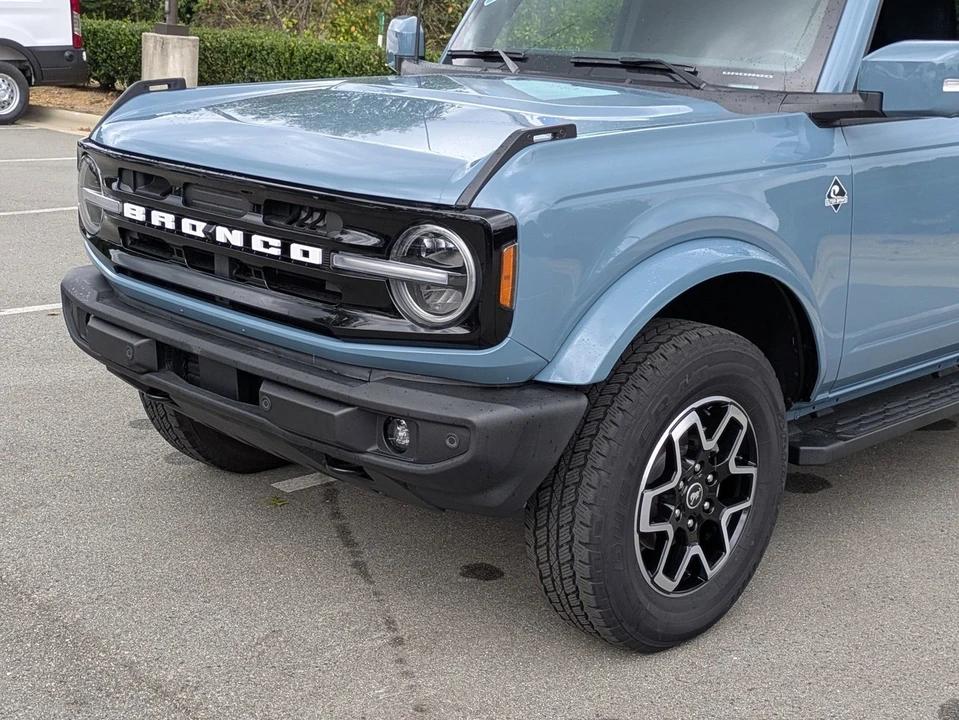 2023 Ford Bronco 6th Gen - Image 10 of 12