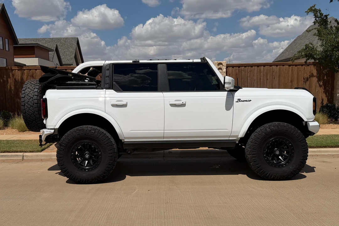 2023 Ford Bronco 6th Gen - Image 15 of 31