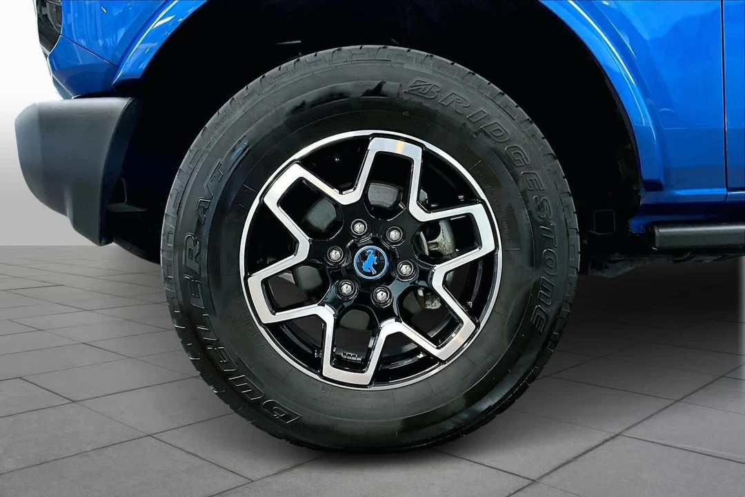 2023 Ford Bronco 6th Gen - Image 10 of 21