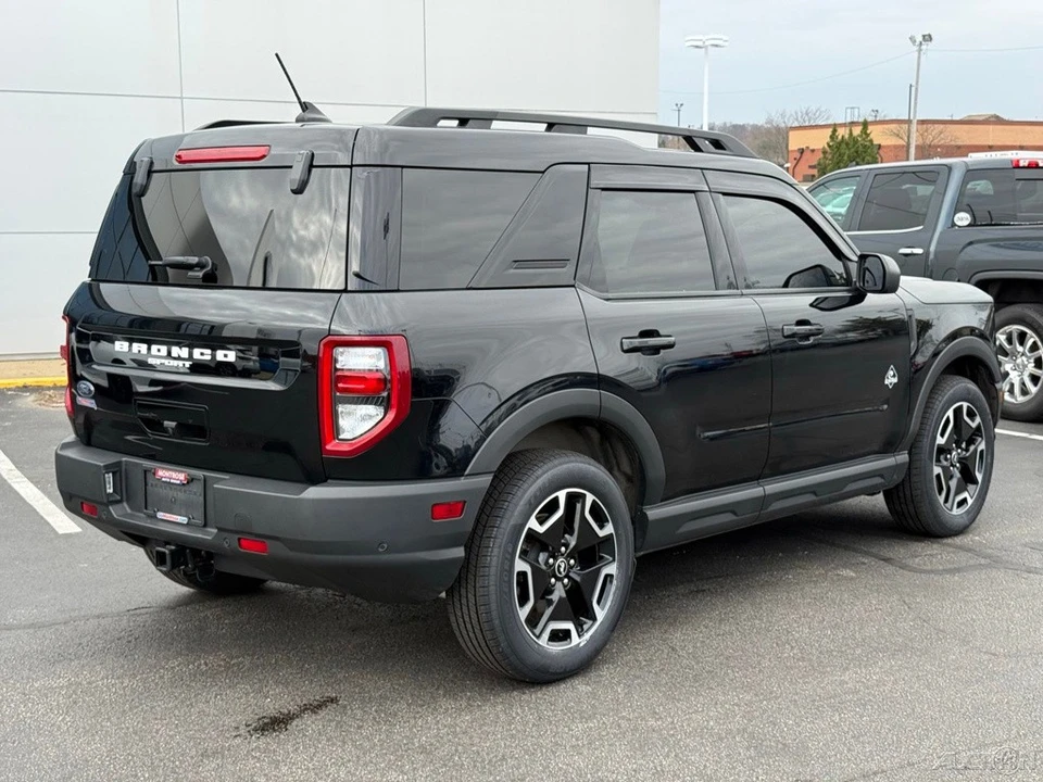 2023 Ford Bronco 6th Gen - Image 3 of 12