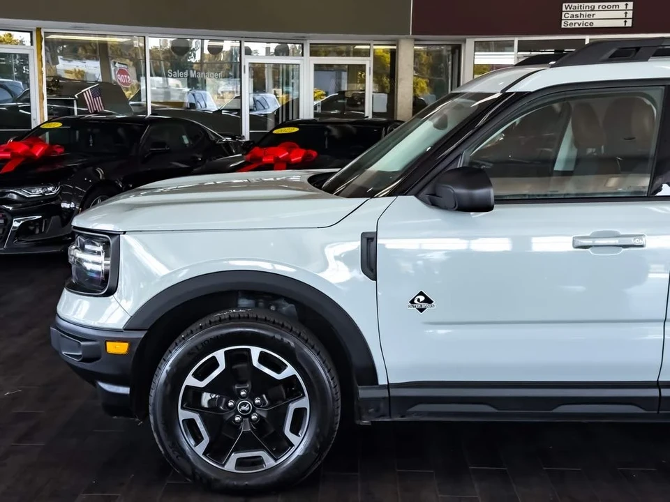 2023 Ford Bronco 6th Gen - Image 9 of 21