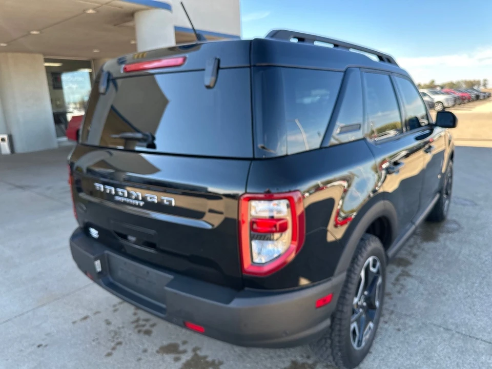 2023 Ford Bronco 6th Gen - Image 10 of 12
