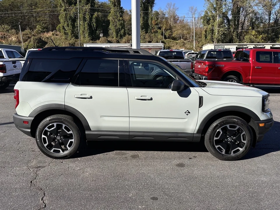 2023 Ford Bronco 6th Gen - Image 5 of 12