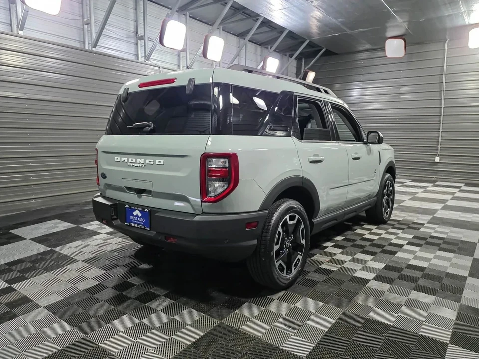 2023 Ford Bronco 6th Gen - Image 5 of 12