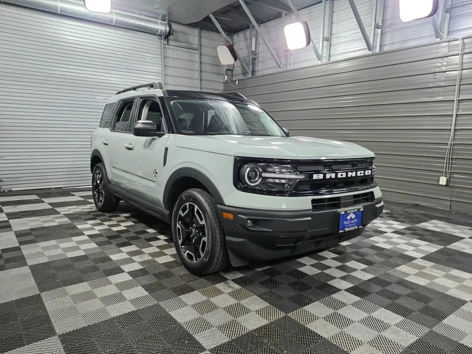 2023 Ford Bronco 6th Gen - Image 4 of 12
