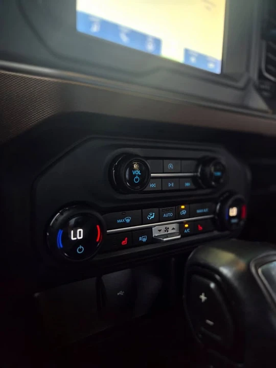 2023 Ford Bronco 6th Gen - Image 10 of 15