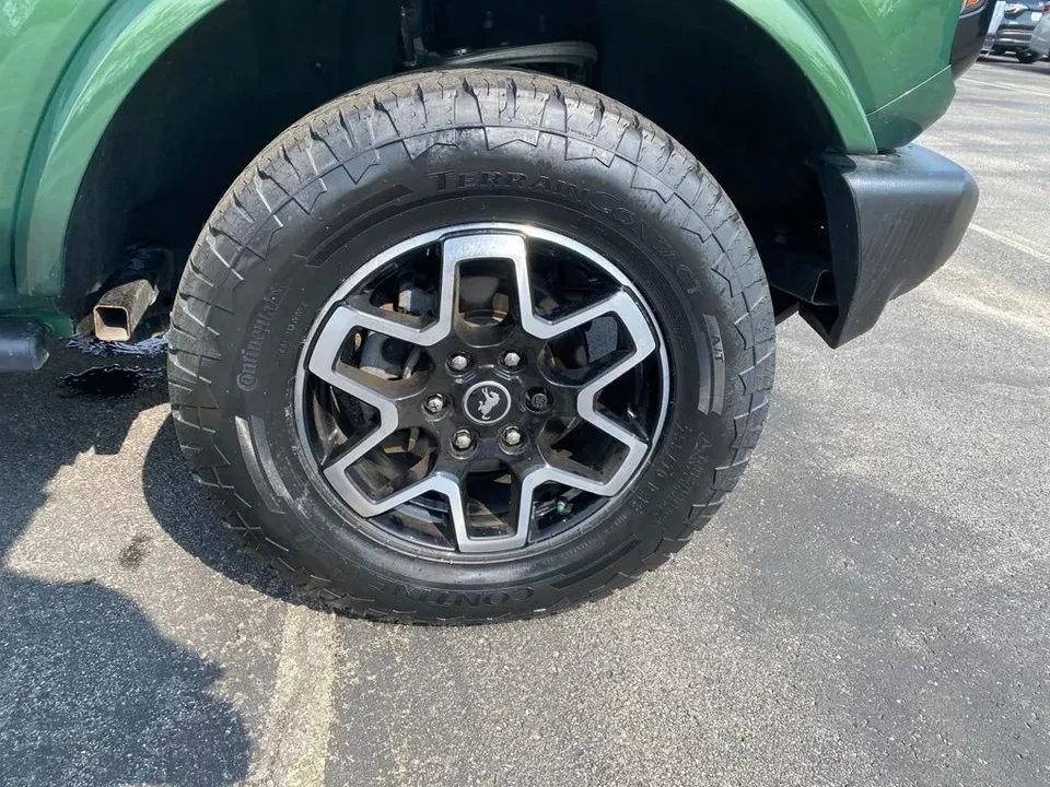 2023 Ford Bronco 6th Gen - Image 9 of 17