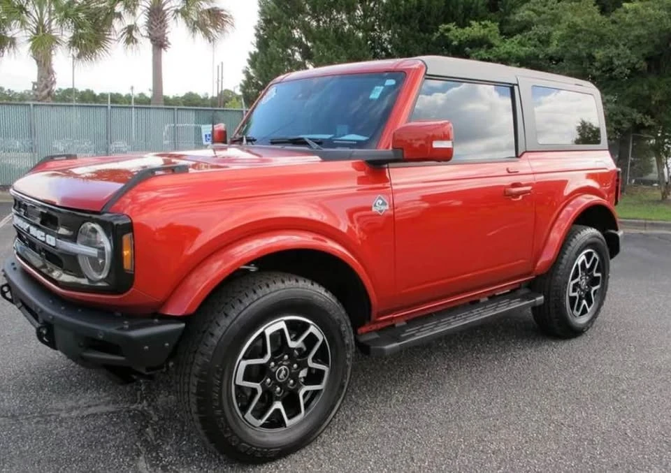 2023 Ford Bronco 6th Gen - Image 3 of 9