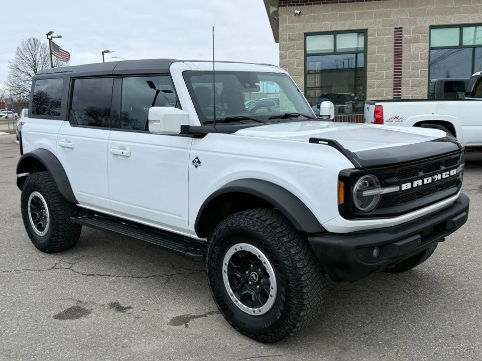 2023 Ford Bronco 6th Gen - Image 3 of 12