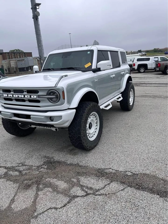 2023 Ford Bronco 6th Gen - Image 2 of 9