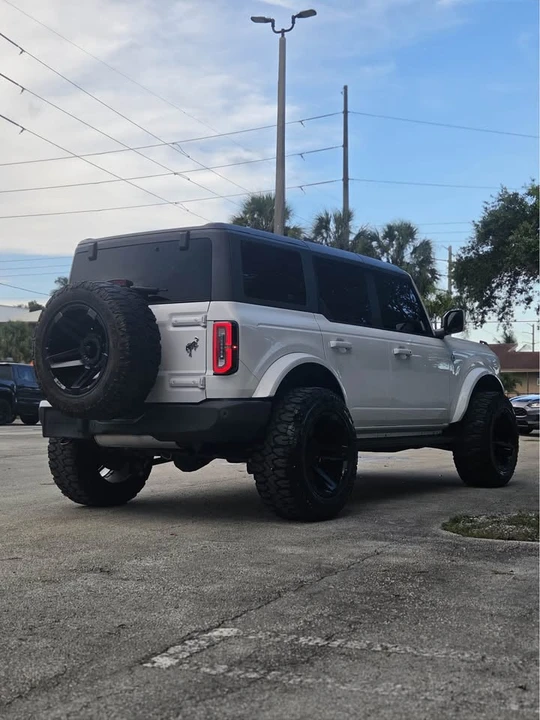 2023 Ford Bronco 6th Gen - Image 3 of 13